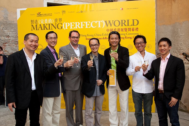 OC_photo_1.jpg - (Left to right) Louis Yu, Chief Executive of Hong Kong Arts Development Council; Mr So Kam Shing, Deputy Secretary for Home Affairs; Tobias Berger, Curator; Pak Sheung Chuen, Participating artist; Tim Li, Chairman of Para/Site Art Space and its board members William Lim and Jehan Chu