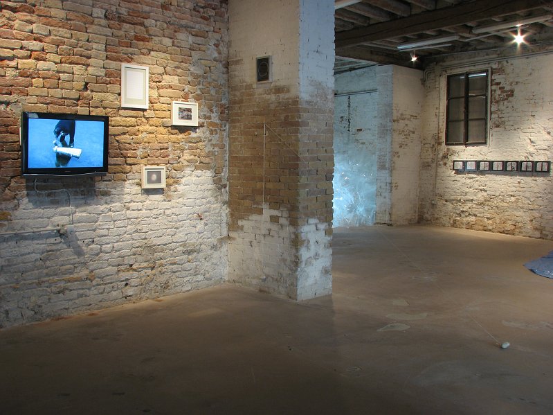 Room3_15_a_2.JPG - The Shape of HistoryItaly (Turin, Fiume Po), 27/10/2008Performance with Video Documentation: 15:00